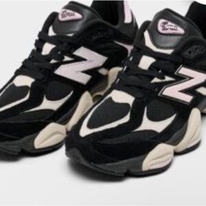 New Balance Women's Sneakers in Black and Cream